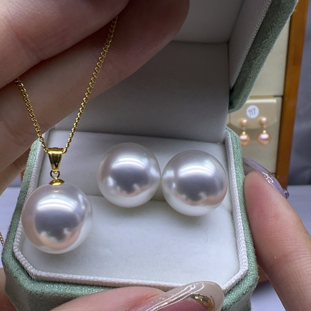 18K金镶嵌吊坠(赠链)淡水珍珠