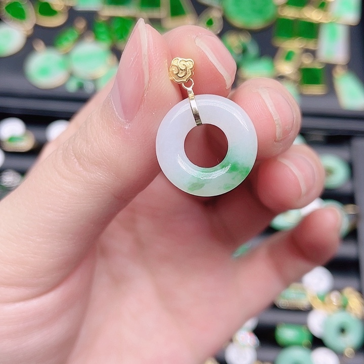 翡翠颈饰18K金镶嵌天然翡翠