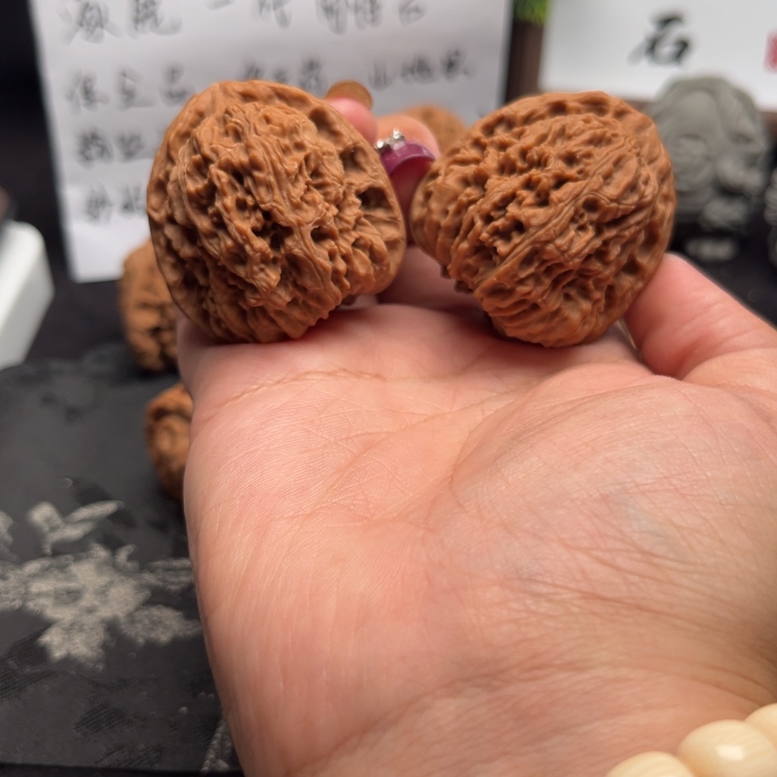 吊坠文玩核桃黑****。南疆