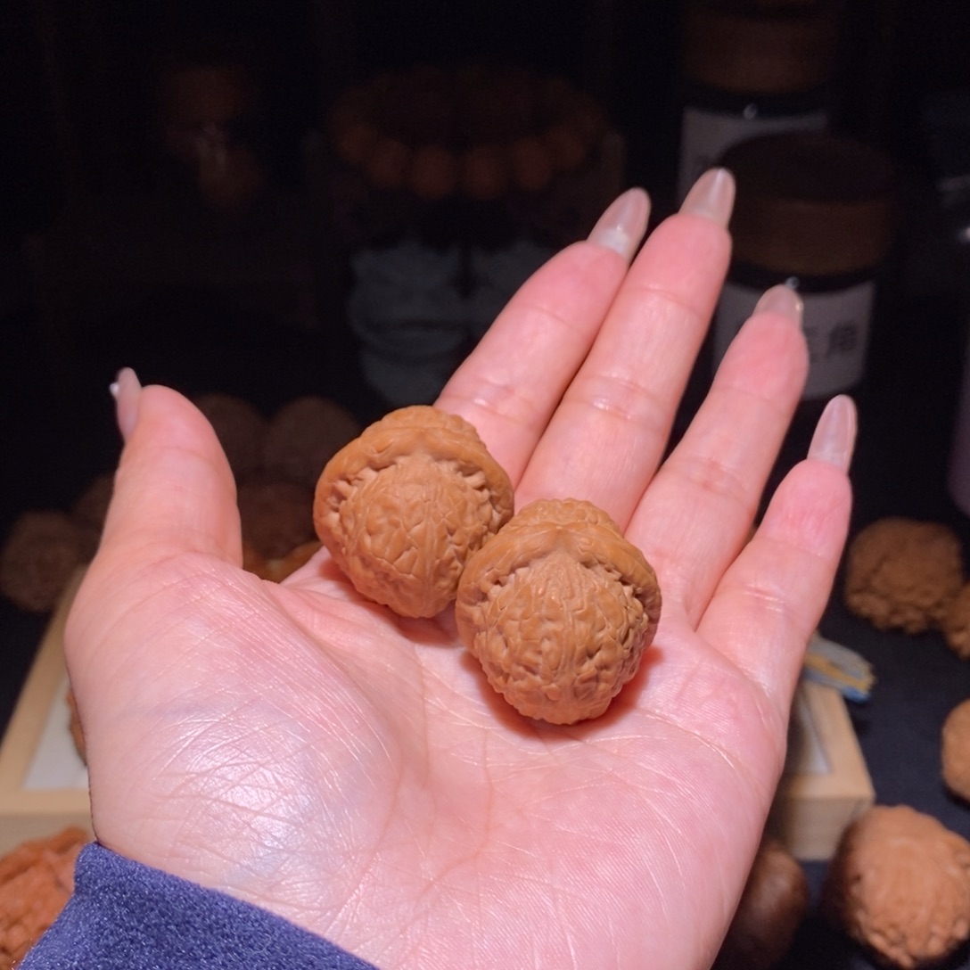 文玩核桃吊坠舍利子32