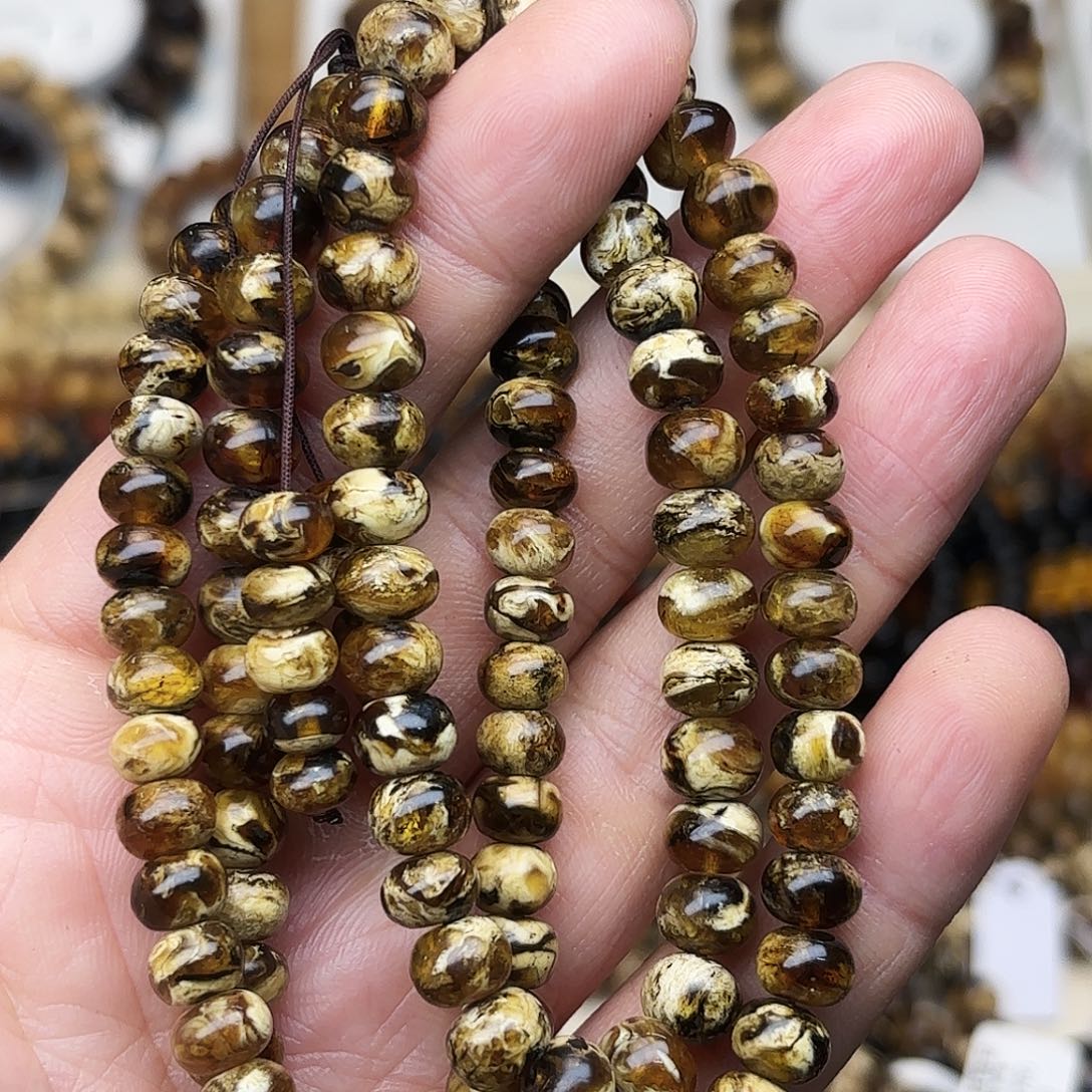 喳***喳琥珀未镶嵌裸石七90395