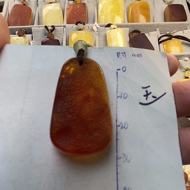 琥珀未镶嵌珠宝奇石