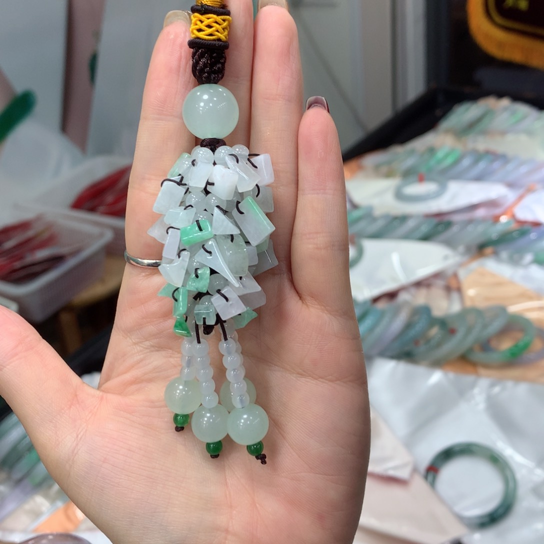 翡翠手镯未镶嵌大*买断