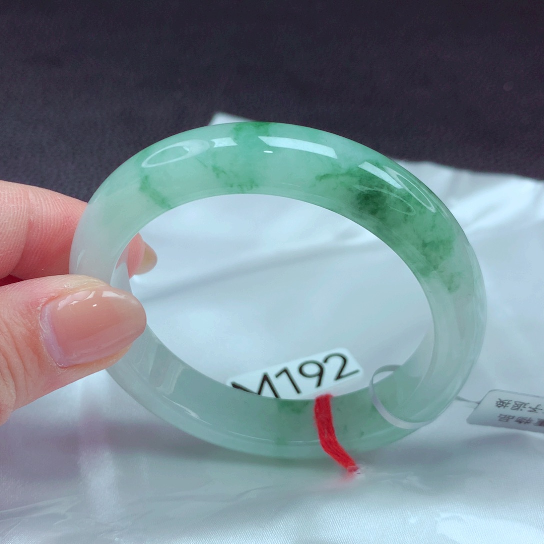 翡翠手镯未镶嵌手镯88