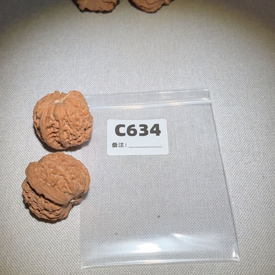 文玩核桃吊坠白狮子634