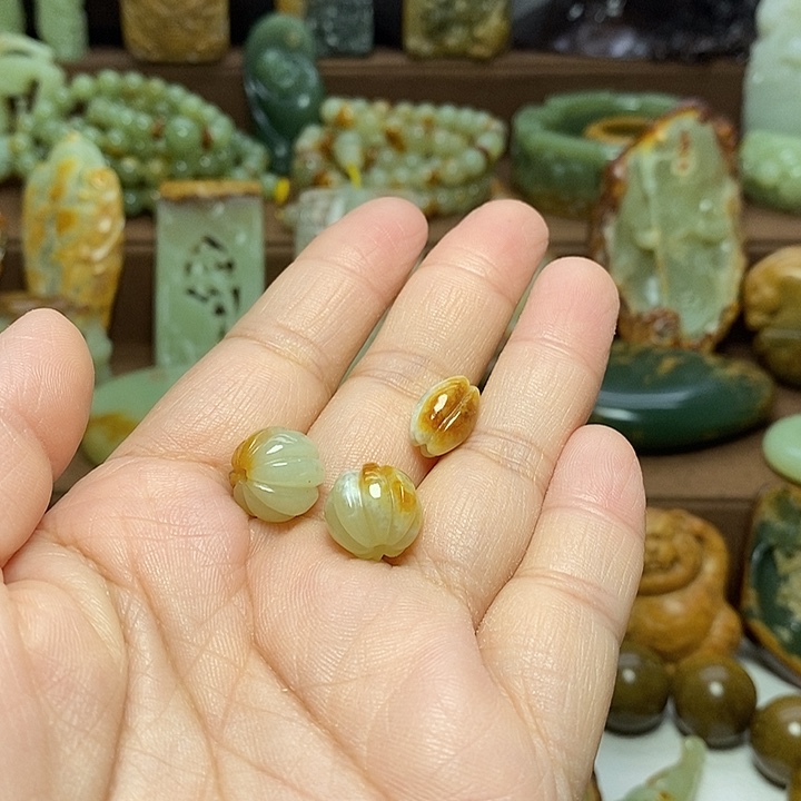 剑***神岫岩河磨玉（透闪石质玉）未镶嵌颈饰