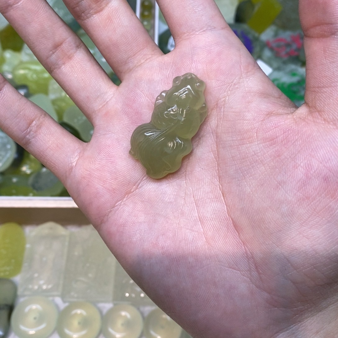 岫玉未镶嵌吊坠(不含链)