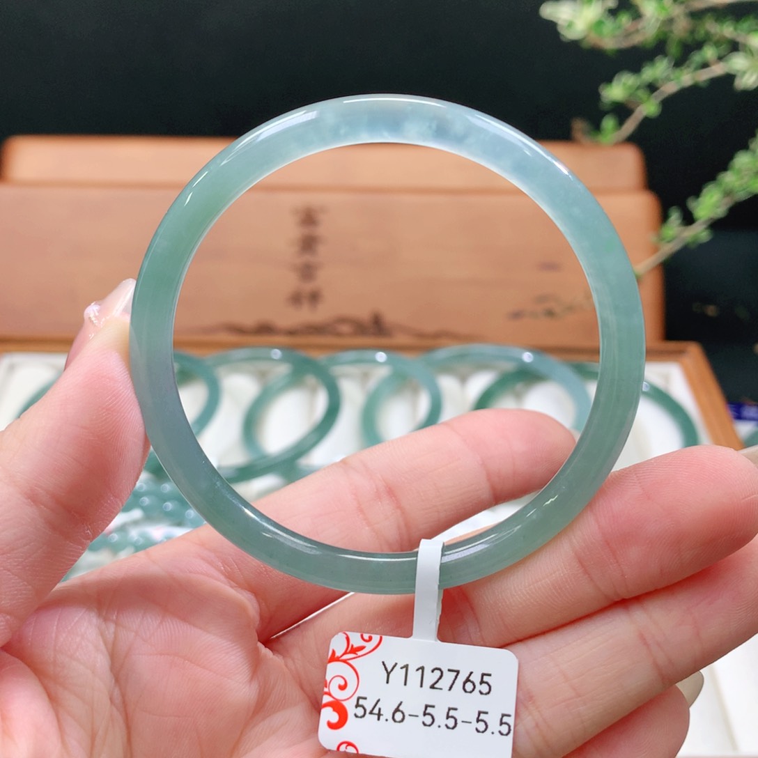 翡翠手镯未镶嵌天然