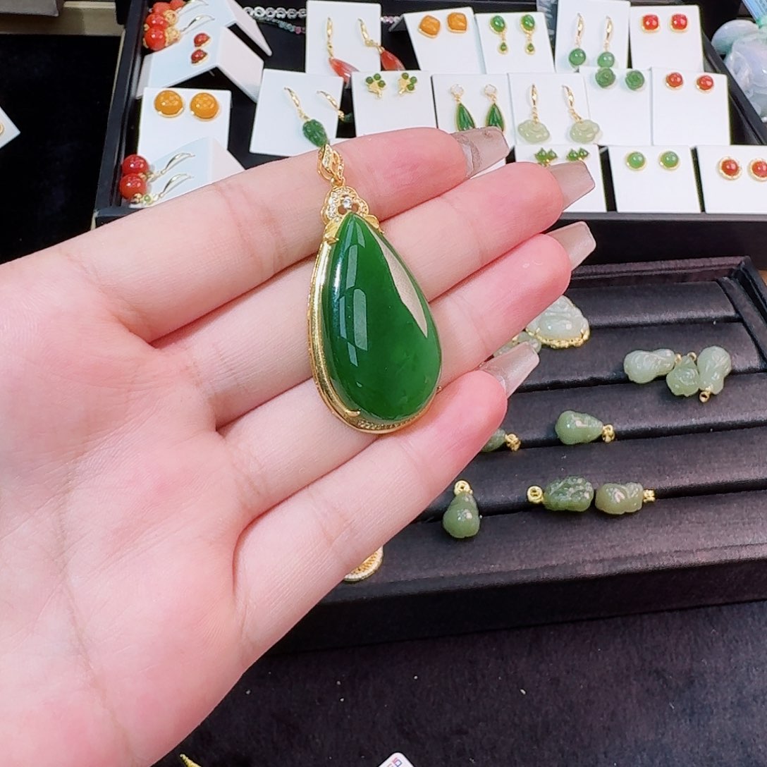 和田玉（碧玉）银S925镶嵌颈饰水滴吊坠