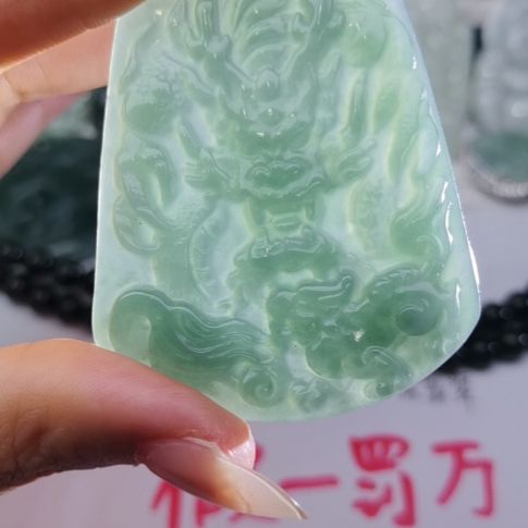 翡翠颈饰未镶嵌天然的A货翡翠