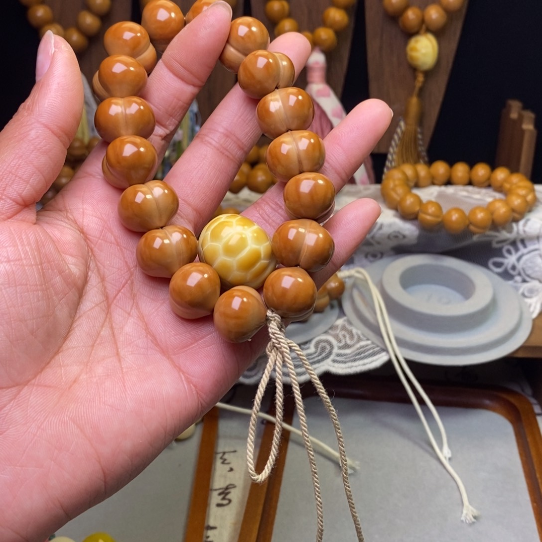 澎***然吊坠猴头核桃屁桃手持
