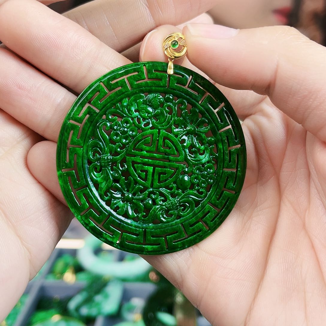 翡翠颈饰18K金镶嵌吊坠