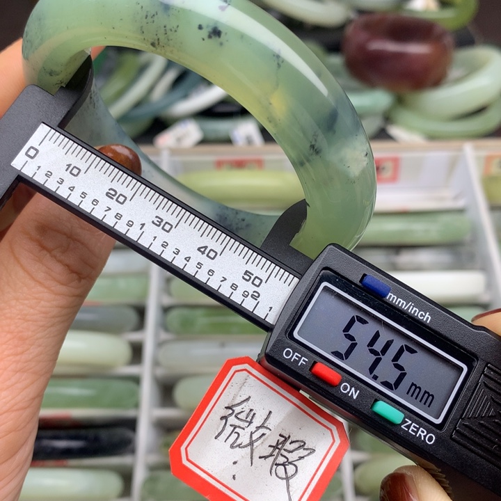 蛇纹石玉未镶嵌手镯550