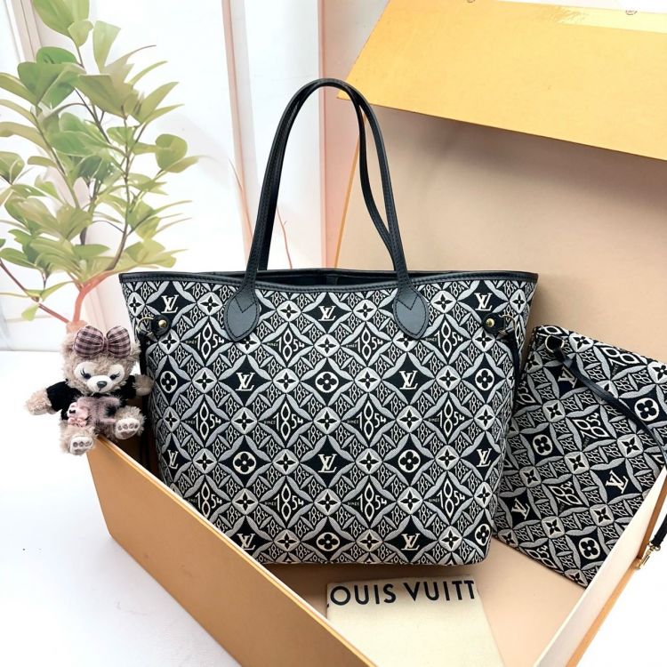 95新/路易威登/C533942051/包包