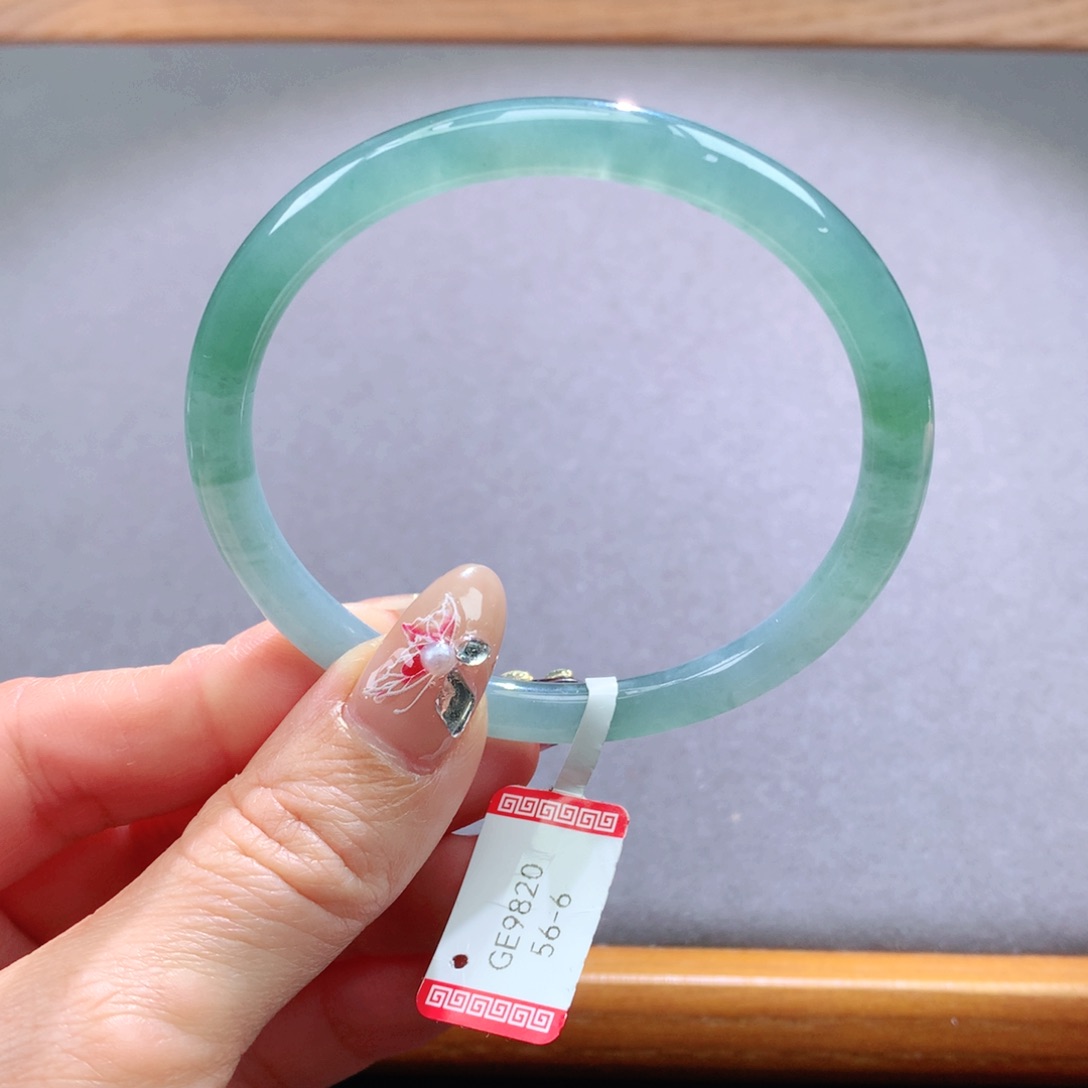 翡翠手镯未镶嵌天然翡翠手镯