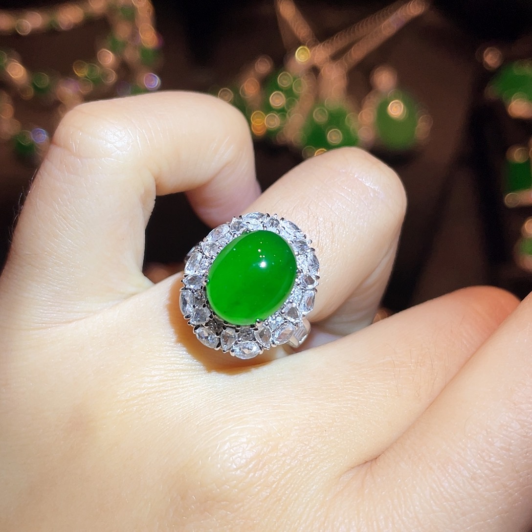 翡翠戒指18K金镶嵌蛋面戒指