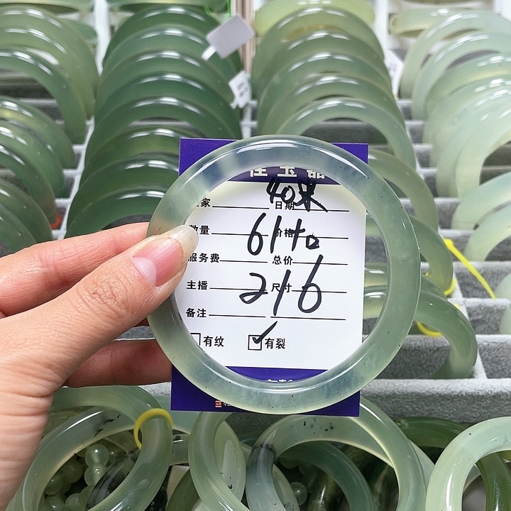 蛇纹石玉手镯未镶嵌