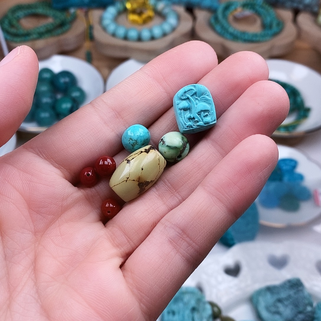 南红玛瑙未镶嵌珠宝奇石