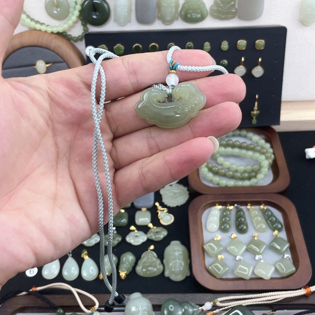 和田玉未镶嵌颈饰