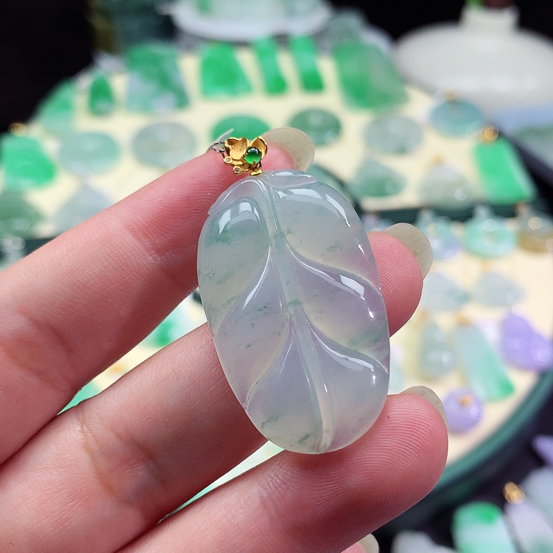 翡翠18K金镶嵌颈饰金枝玉叶