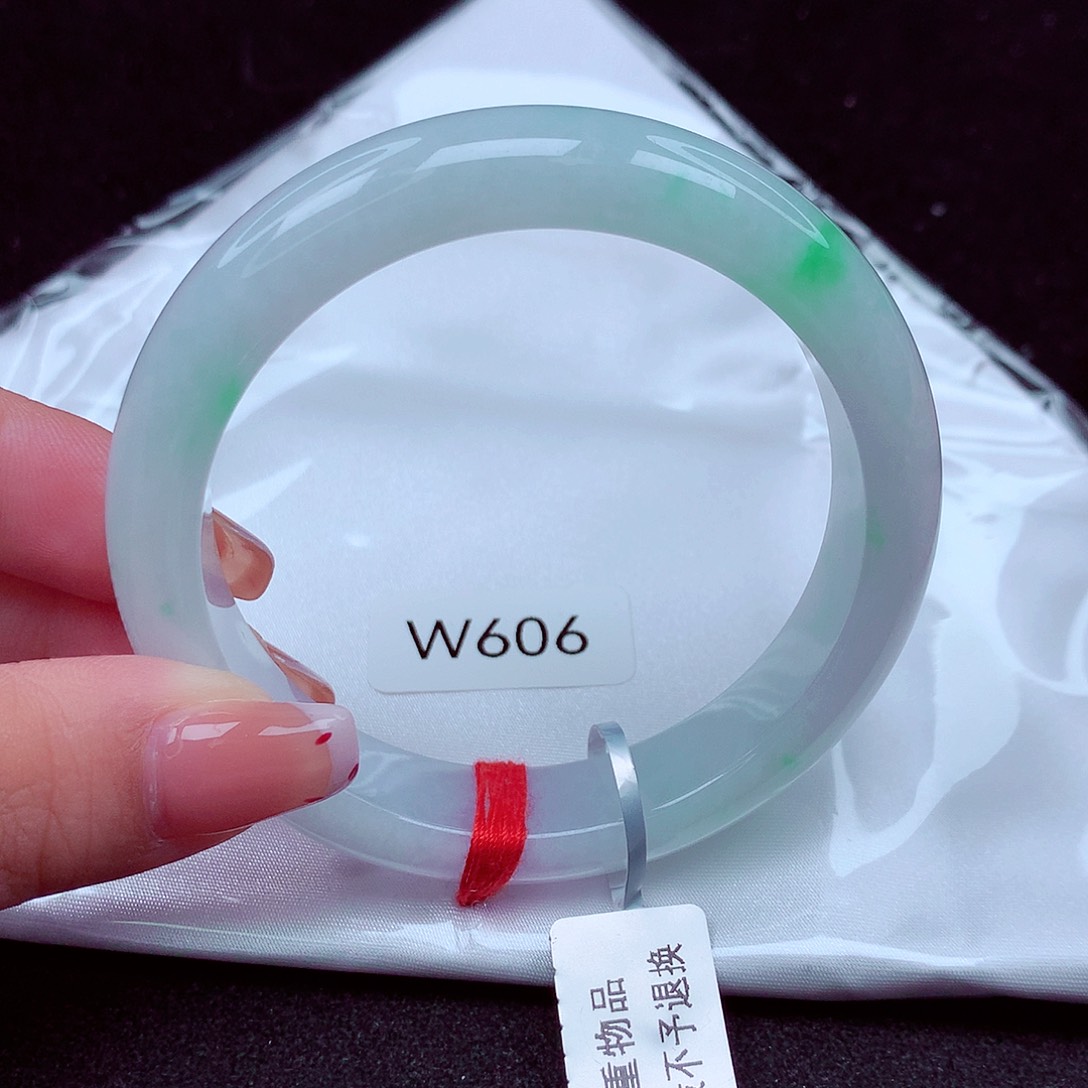 翡翠手镯未镶嵌天然缅甸