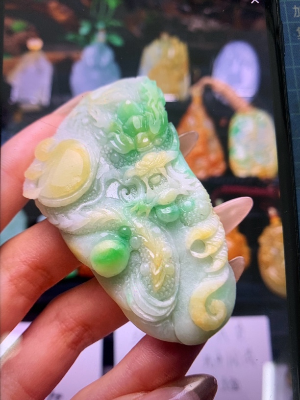 翡翠挂件毛货抛光一物一证