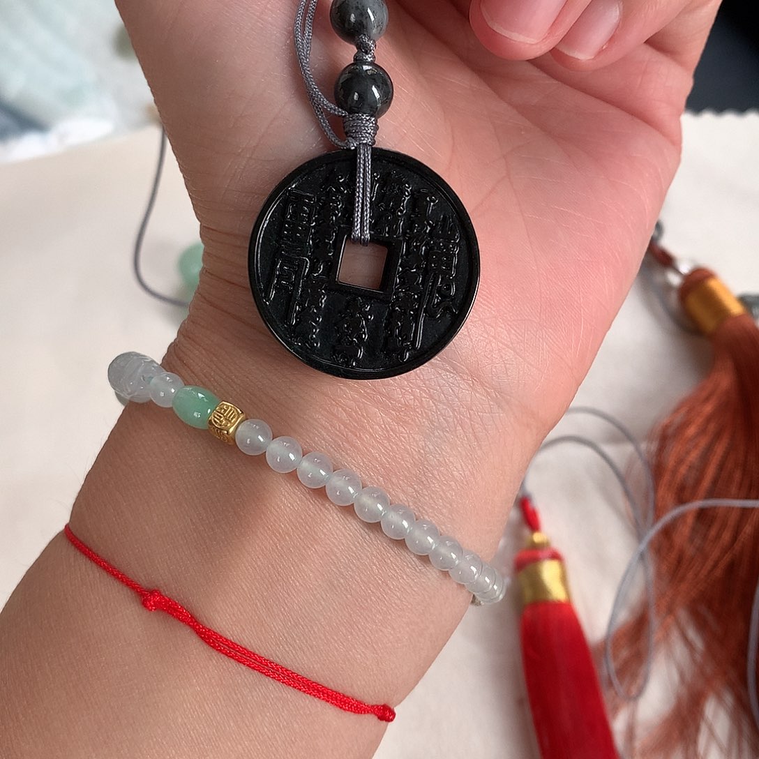 开***苗翡翠未镶嵌颈饰山鬼