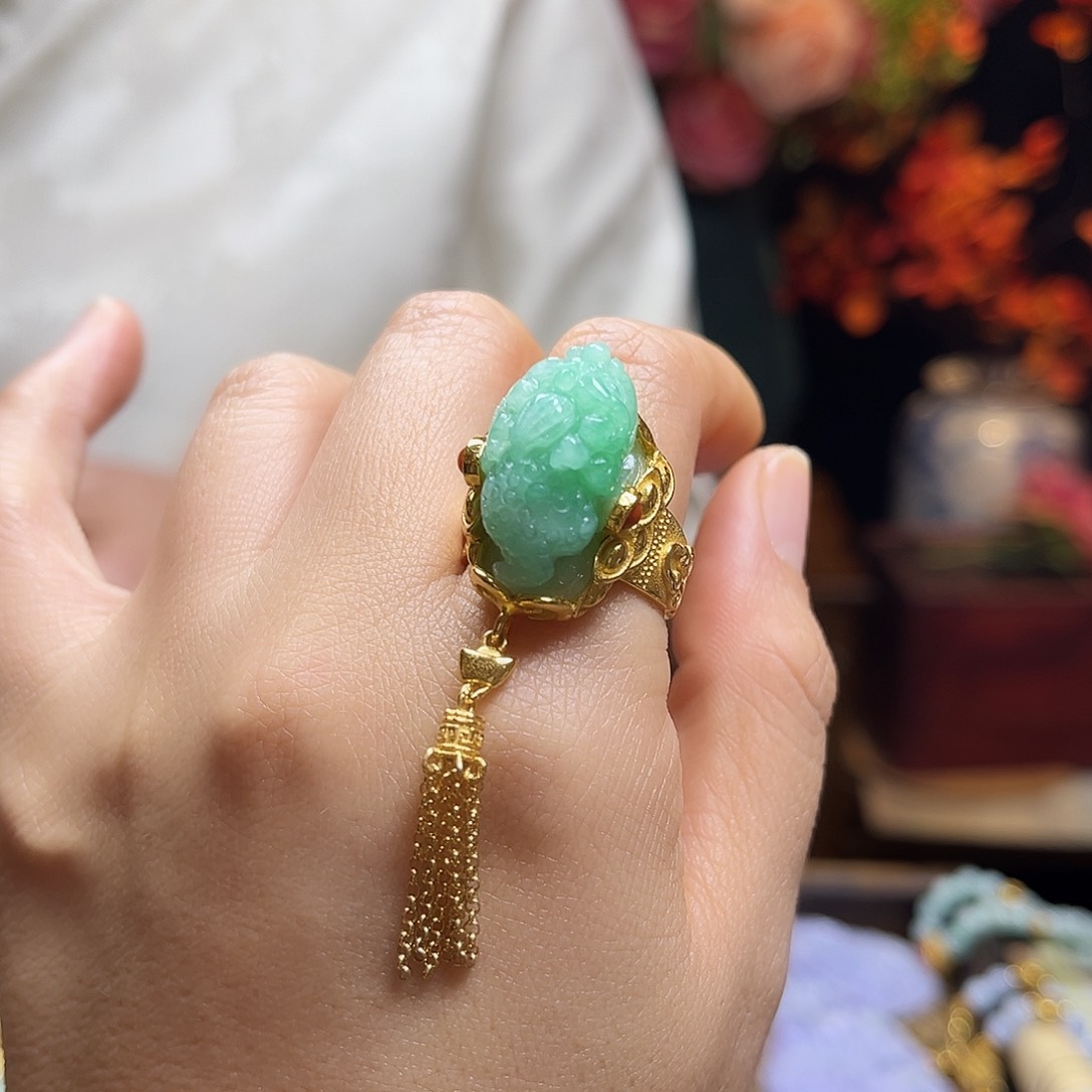 翡翠颈饰银S925镶嵌天然翡翠戒指