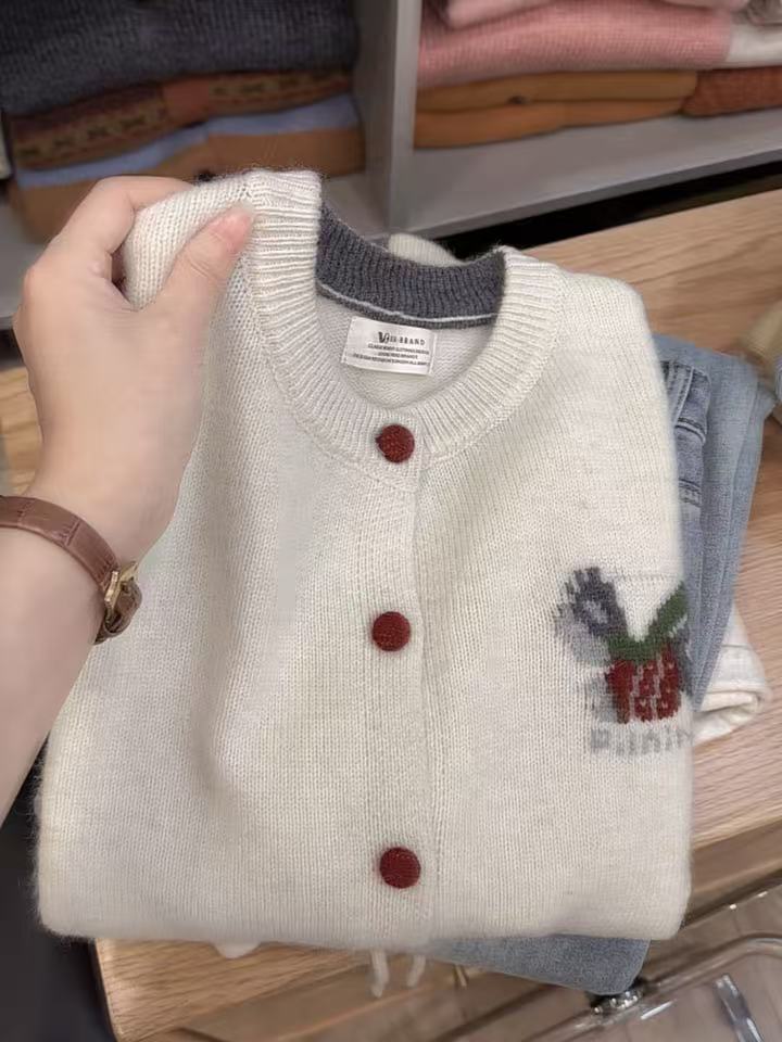 七言家 发财狗！ 肤白红扣加厚开衫1