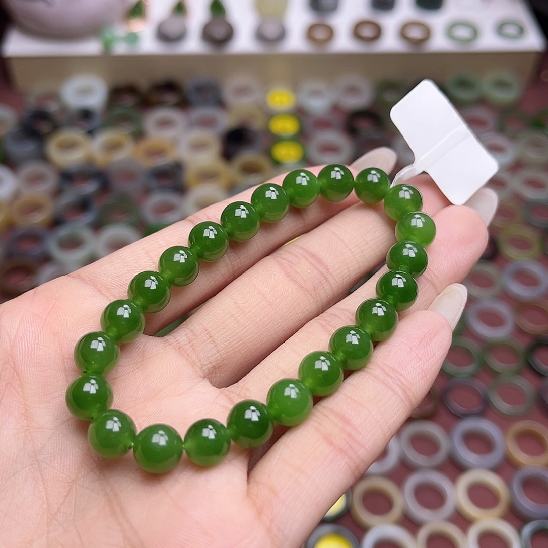 π***π手串未镶嵌和田玉卡8辣阳绿碧玉