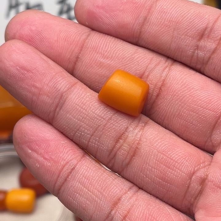 莱***柱琥珀未镶嵌裸石蜜蜡马蹄