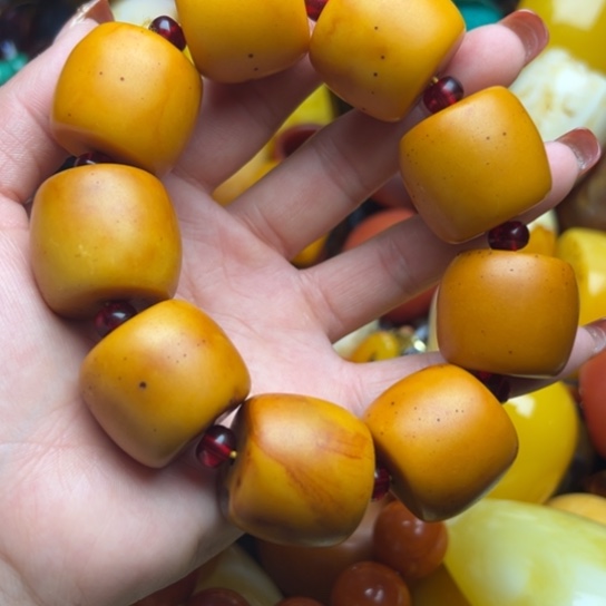 琥珀手串未镶嵌蜜蜡