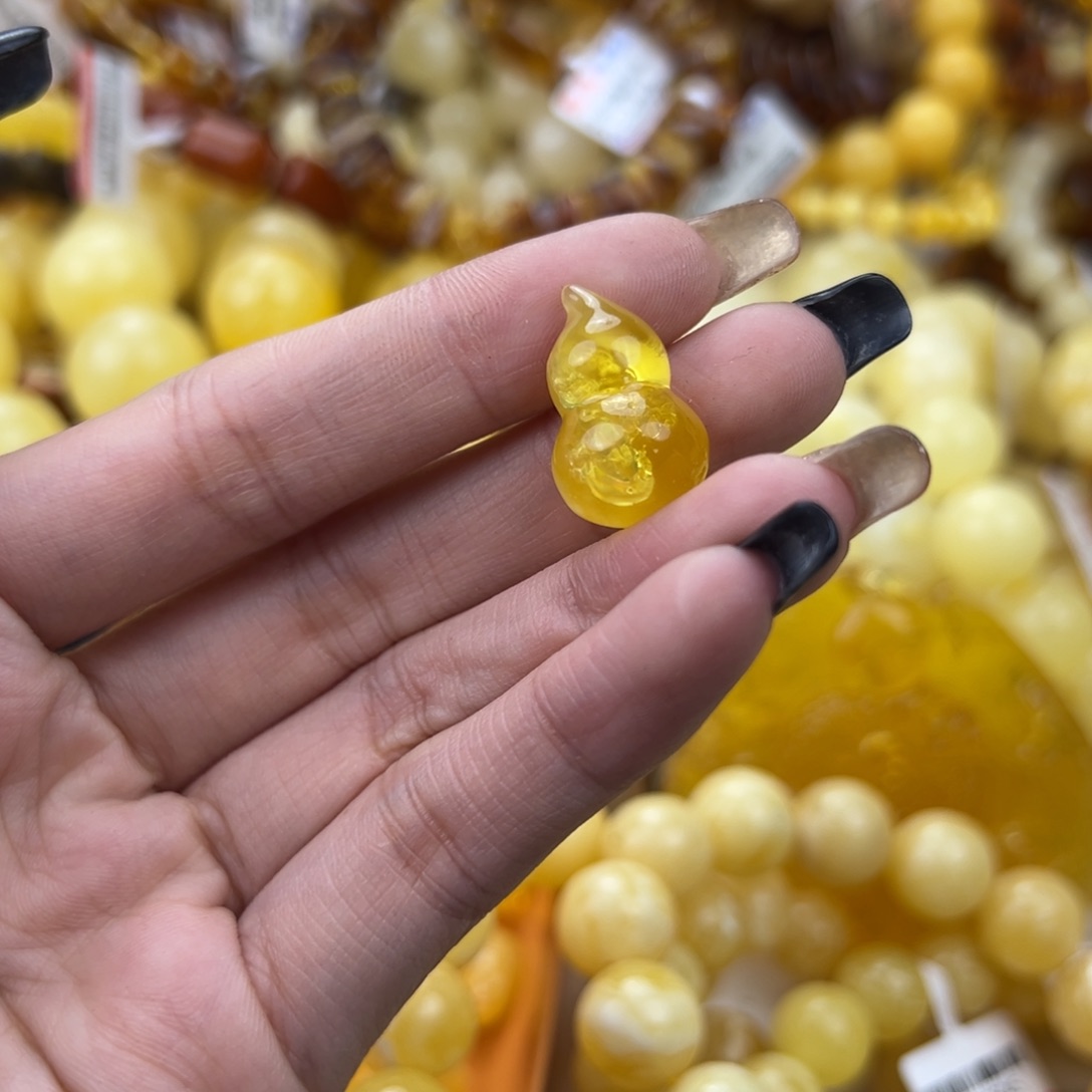 琥珀珠宝奇石未镶嵌