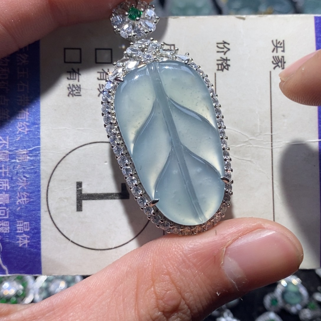 郗***郗翡翠未镶嵌颈饰翡翠