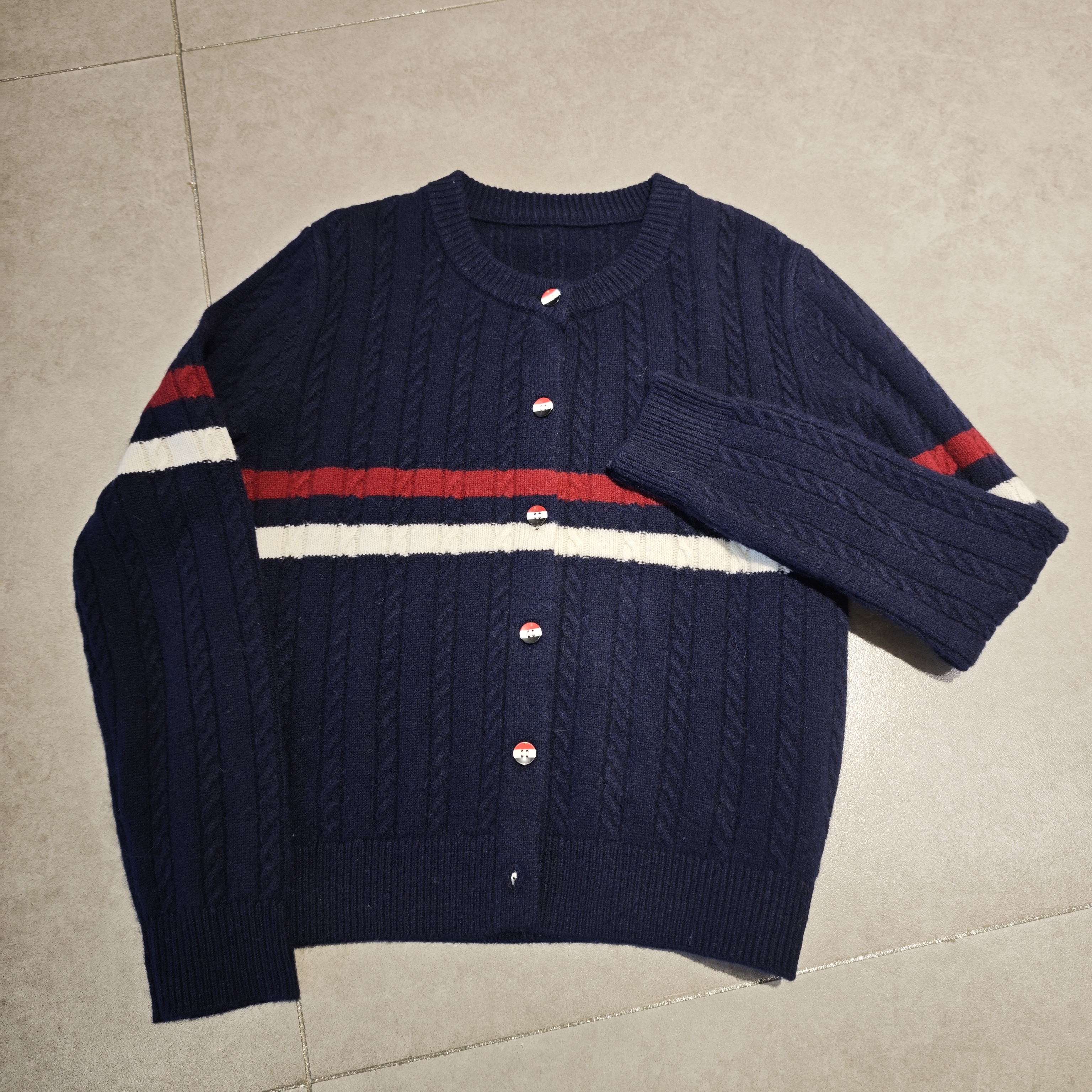 A【上衣】经典时尚百搭气质小衫 GG-E 56