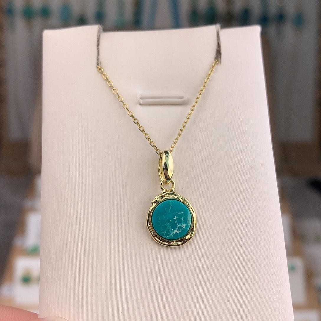 绿松石未镶嵌颈饰