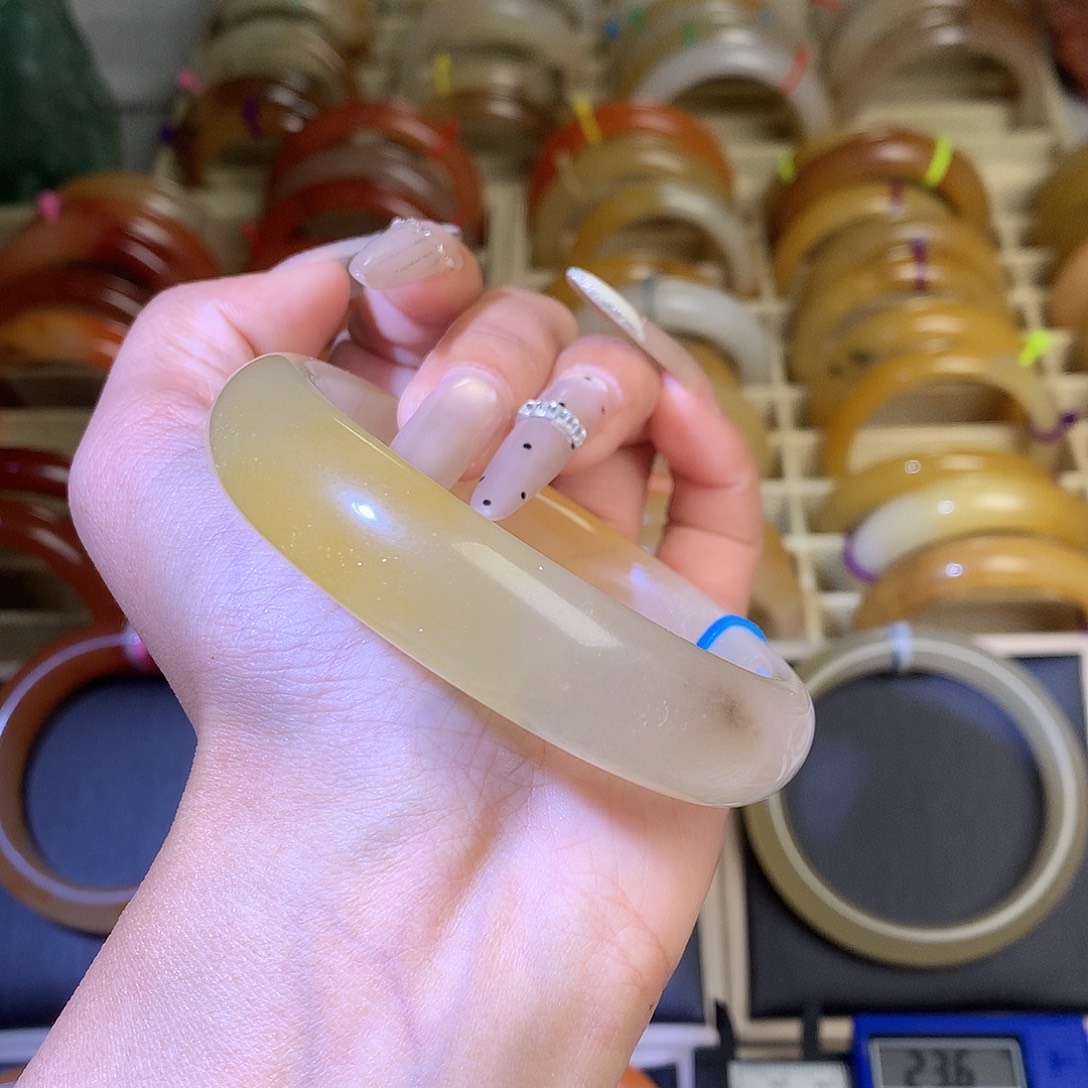 石英质玉（黄龙玉）未镶嵌手镯