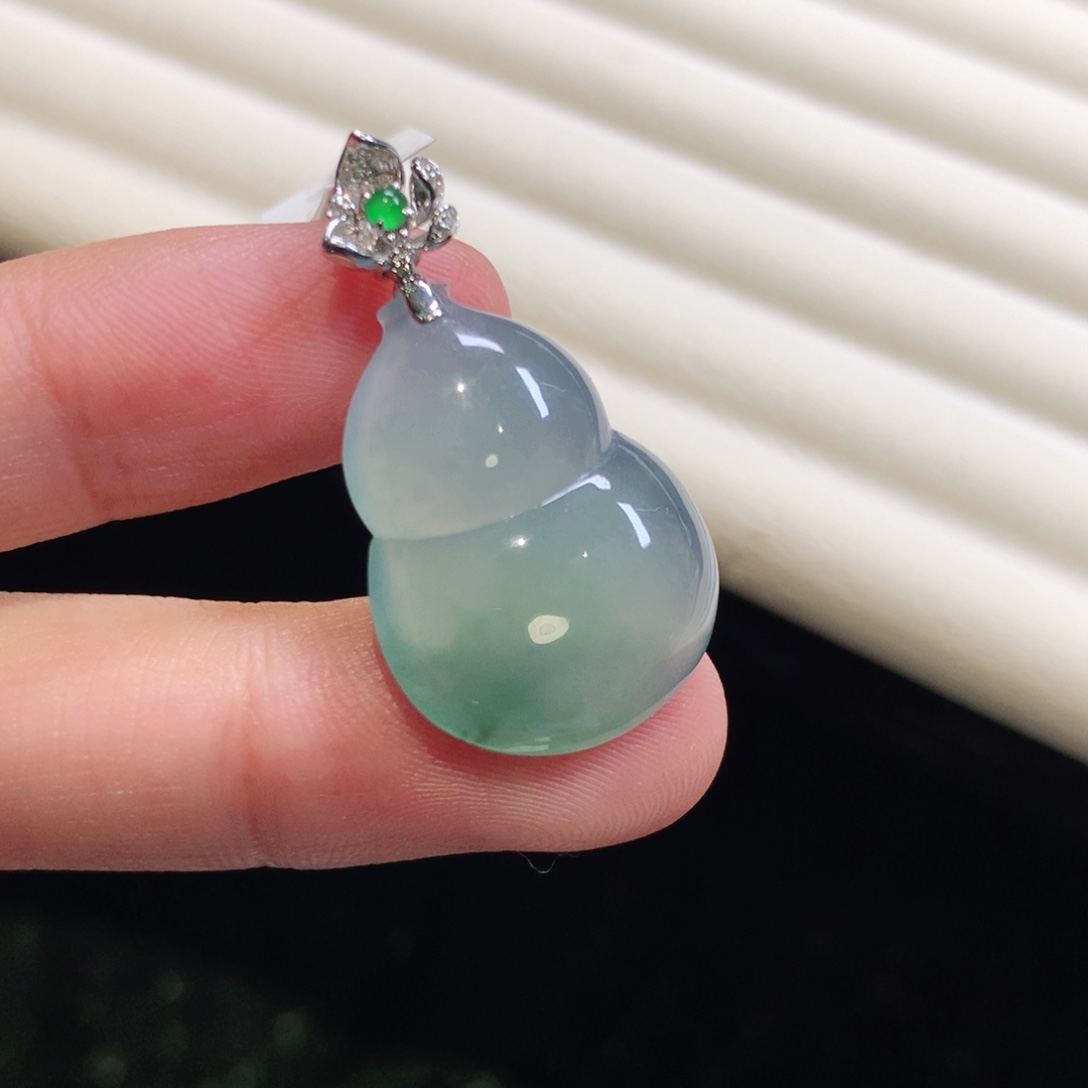 翡翠颈饰18K金镶嵌葫芦