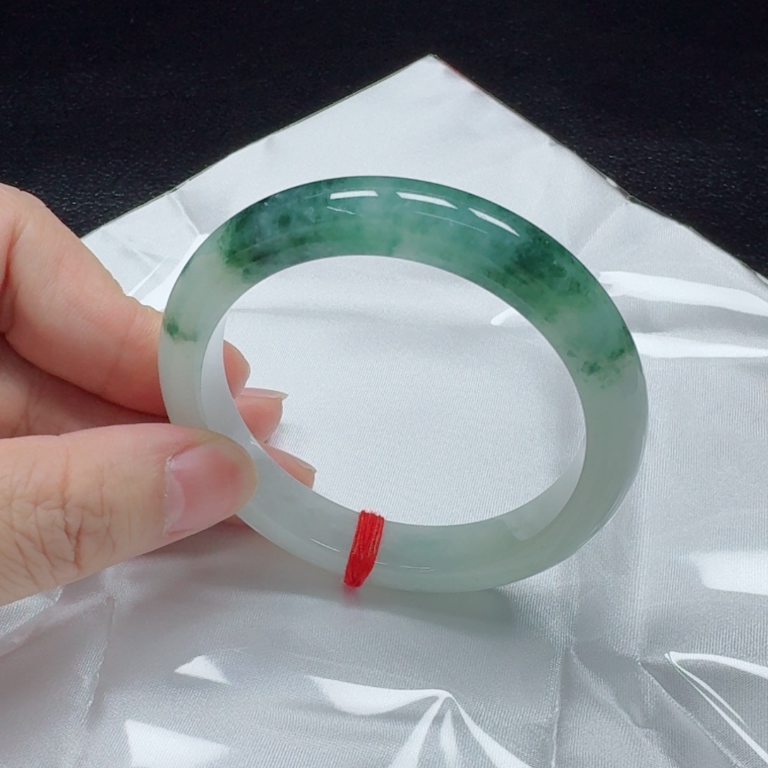 翡翠未镶嵌手镯5556