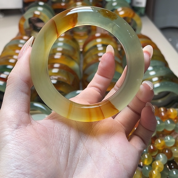 可***彩蛇纹石玉未镶嵌手镯