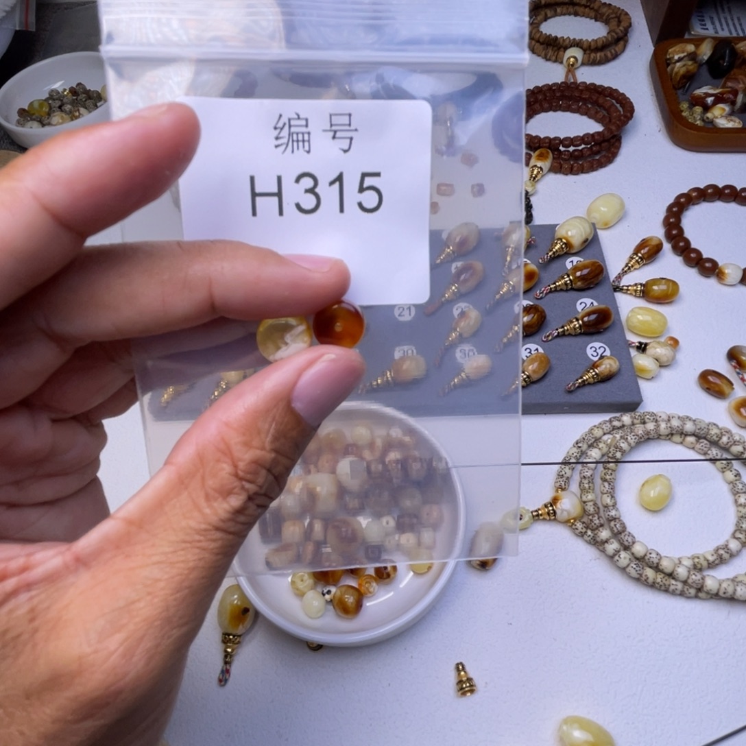 X***琥珀未镶嵌裸石蜜蜡