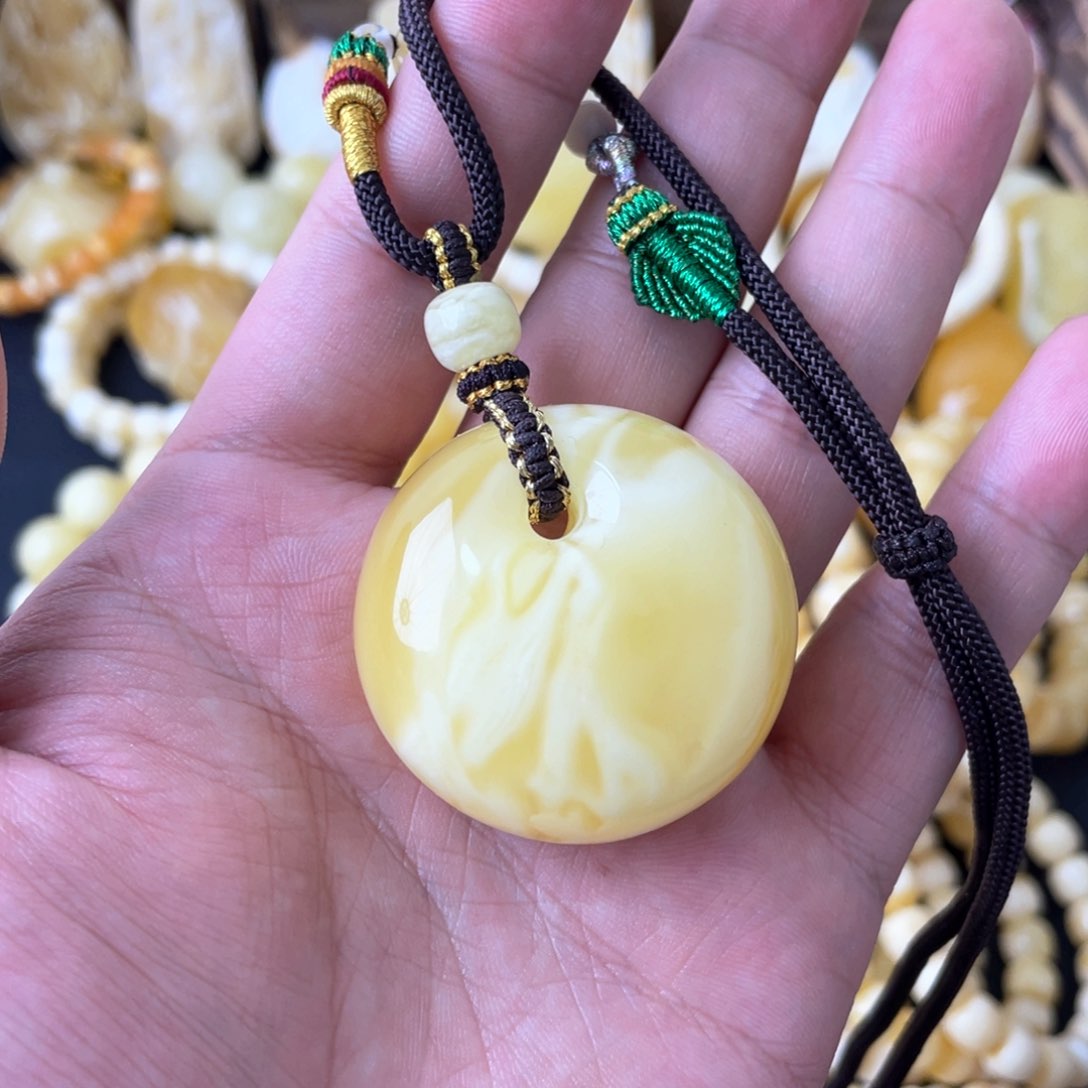 琥珀裸石未镶嵌俄料妖白花蜡公主扣