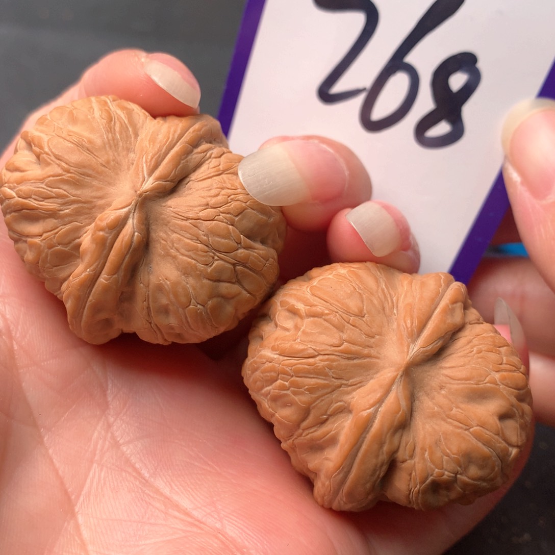 文玩核桃吊坠元宝