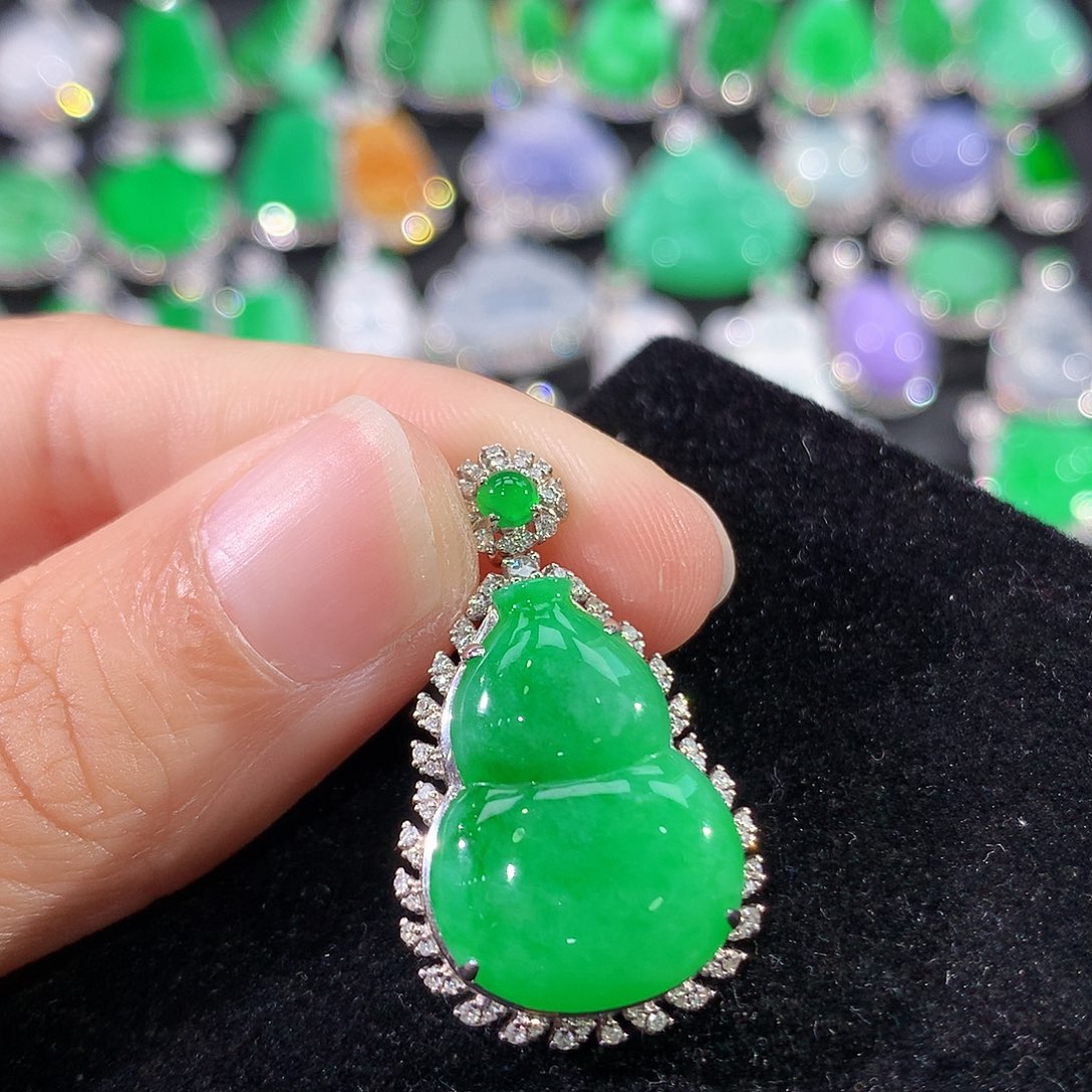 翡翠18K金镶嵌颈饰