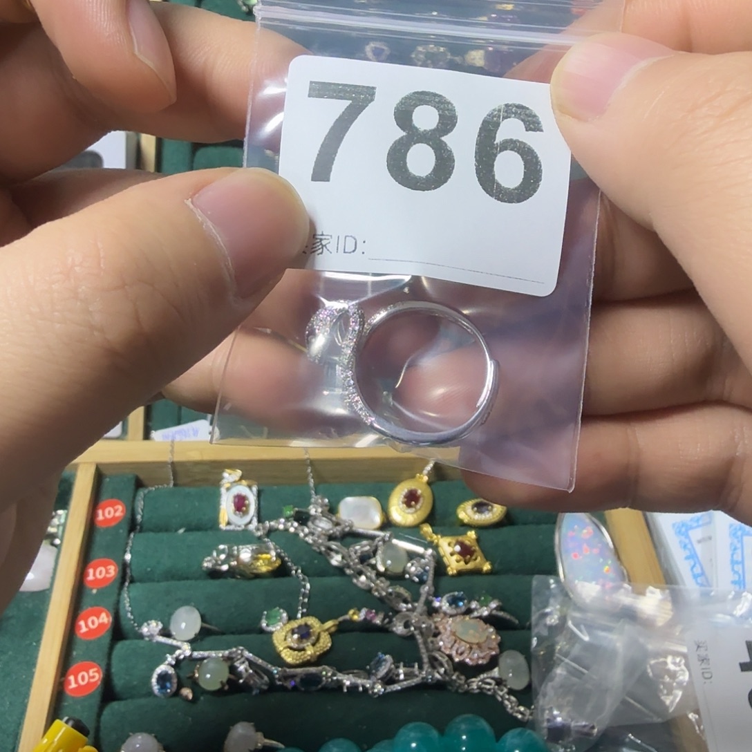 有****石英质玉银S925镶嵌戒指