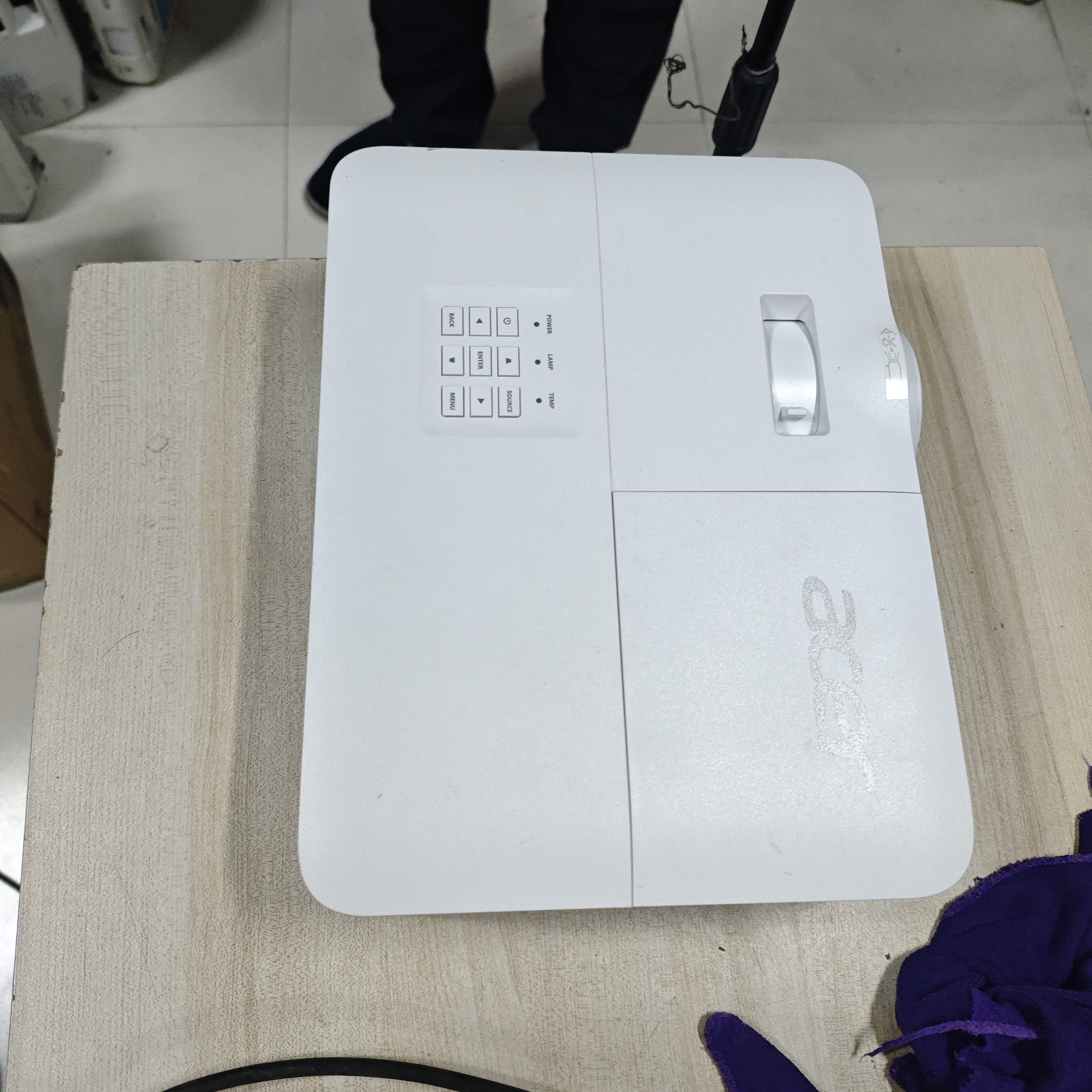 高清长焦投影仪运费到付