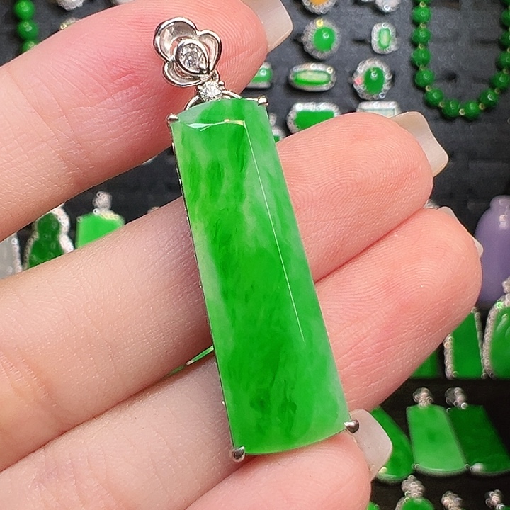 翡翠吊坠(不含链)18K金镶嵌