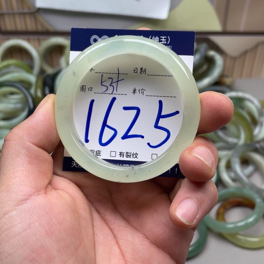 岫玉手镯手镯未镶嵌