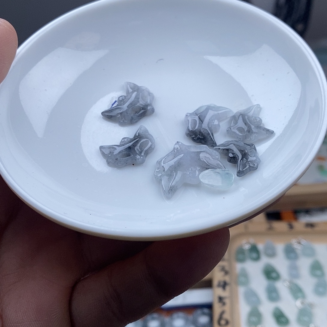 翡翠颈饰未镶嵌狐狸面具