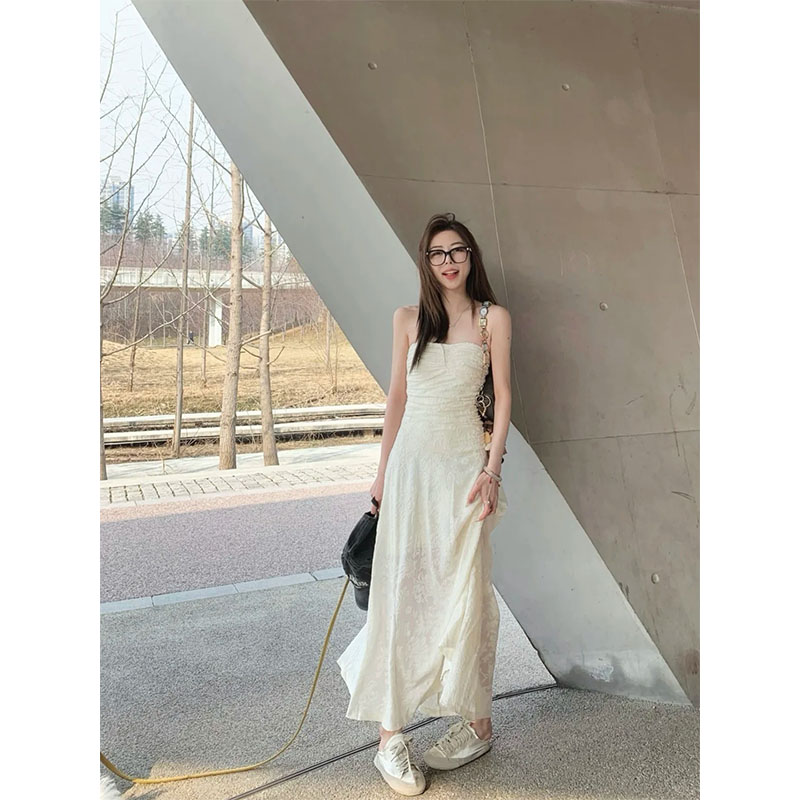 休闲百搭法式高级感蕾丝抹胸连衣裙女2025新款抽褶收腰显瘦长裙子